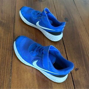 GUC Nike Revolution - blue sneakers - size 2Y